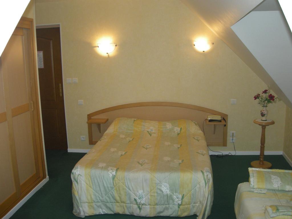 Hotel La Renaissance Cherbourg-en-Cotentin Rum bild